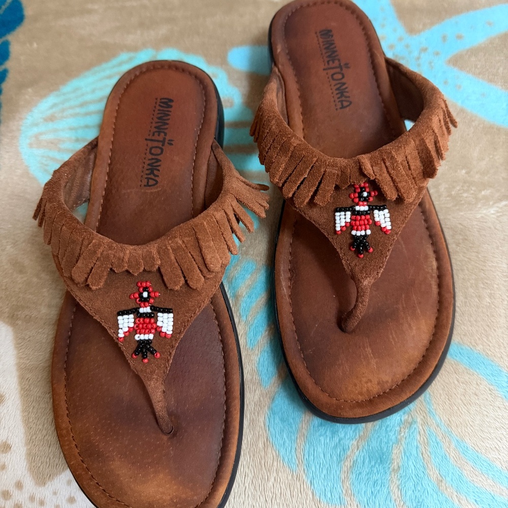 Minnetonka Sandals~women’s size 6~EUC